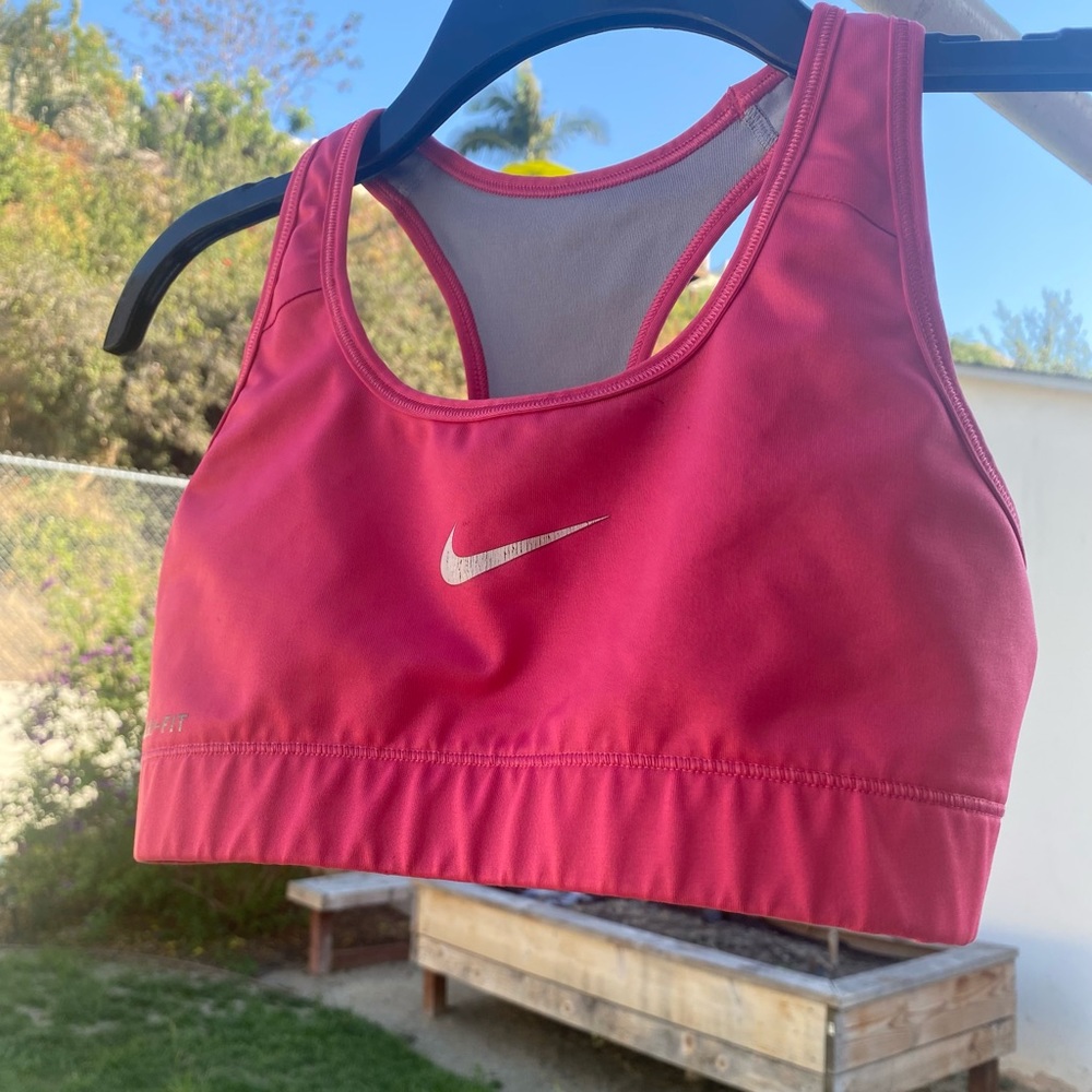 Nike pro women’s sports bra